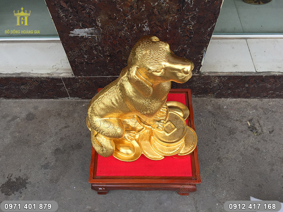 tượng ch&oacute; v&agrave;ng mậu tuất 2018